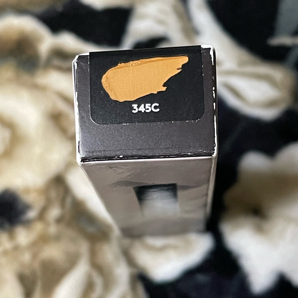 Fenty 345C We're Even Hydrating Longwear Concealer - Picture 4 of 5